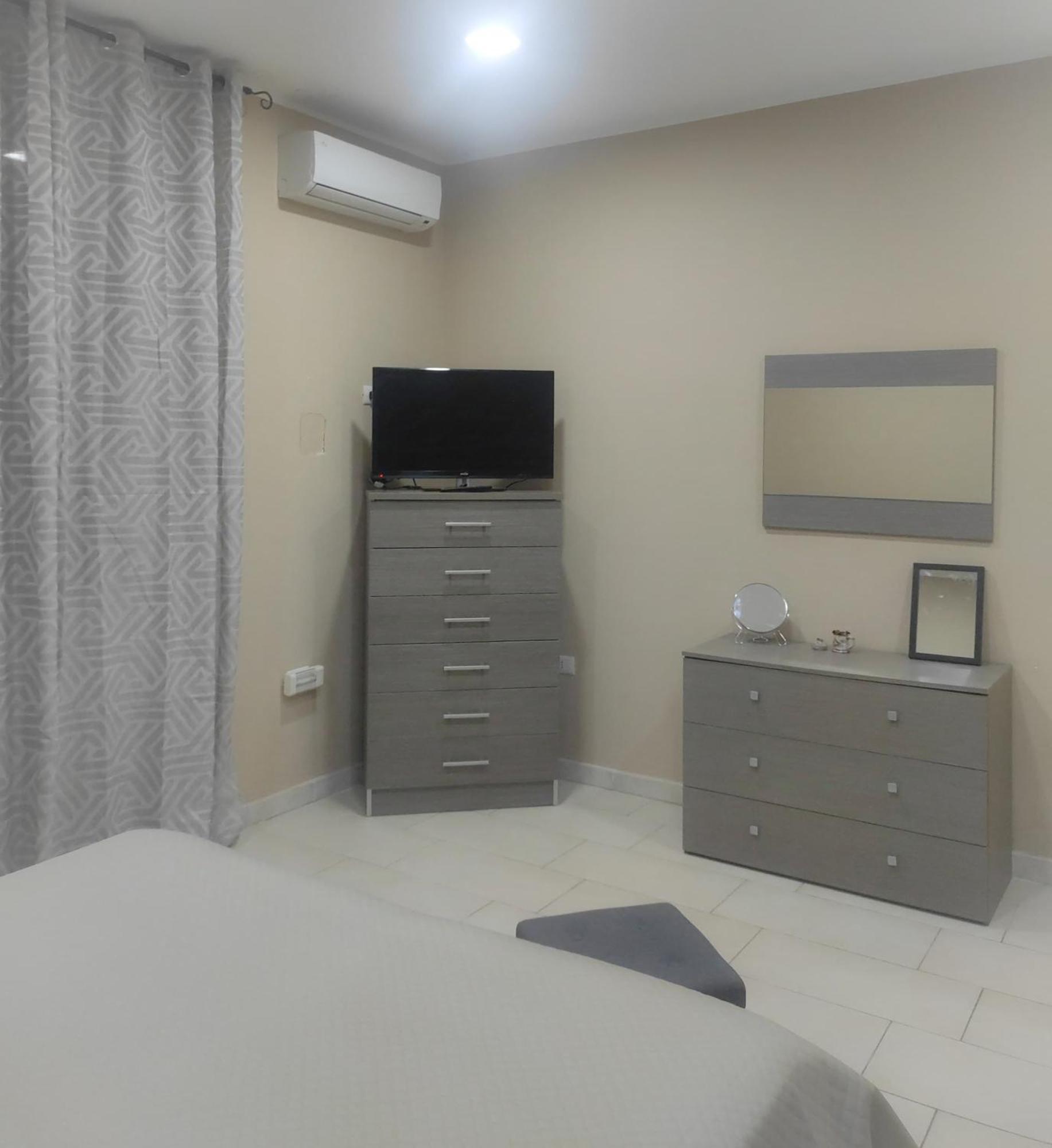 76 Avenue Suites Wi-Fi - Shuttle Reggio di Calabria Kültér fotó